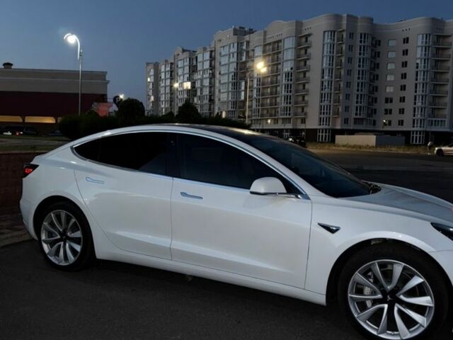 Білий Тесла Модель 3, об'ємом двигуна 0 л та пробігом 106 тис. км за 18800 $, фото 1 на Automoto.ua