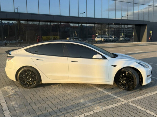 Білий Тесла Модель 3, об'ємом двигуна 0 л та пробігом 130 тис. км за 19700 $, фото 3 на Automoto.ua