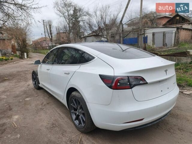 Белый Тесла Модель 3, объемом двигателя 0 л и пробегом 77 тыс. км за 9100 $, фото 5 на Automoto.ua