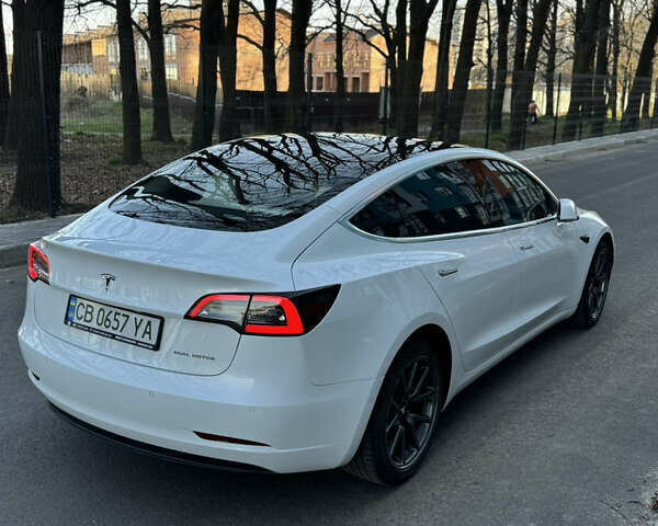 Білий Тесла Модель 3, об'ємом двигуна 0 л та пробігом 112 тис. км за 18500 $, фото 3 на Automoto.ua