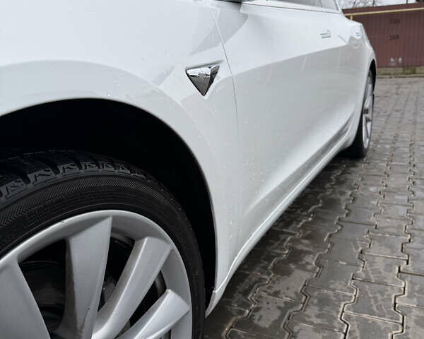 Білий Тесла Модель 3, об'ємом двигуна 0 л та пробігом 123 тис. км за 18000 $, фото 13 на Automoto.ua