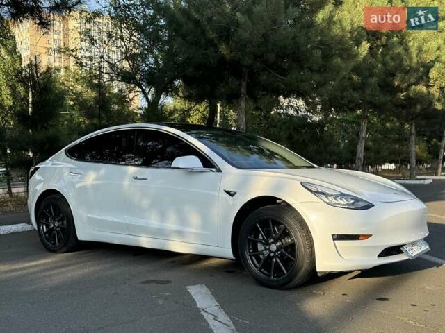 Білий Тесла Модель 3, об'ємом двигуна 0 л та пробігом 99 тис. км за 16999 $, фото 1 на Automoto.ua