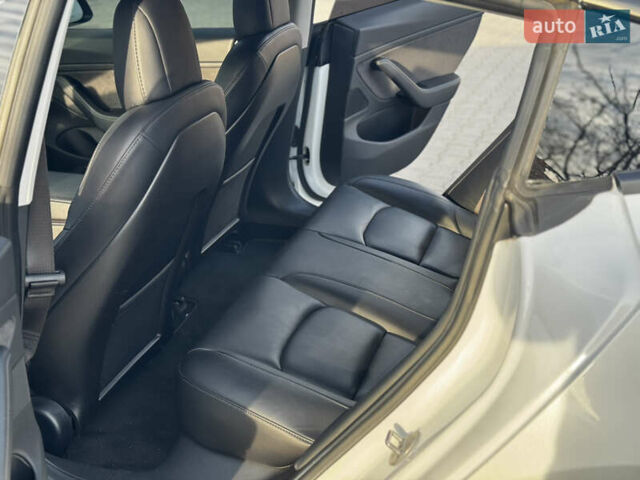 Белый Тесла Модель 3, объемом двигателя 0 л и пробегом 165 тыс. км за 19999 $, фото 9 на Automoto.ua