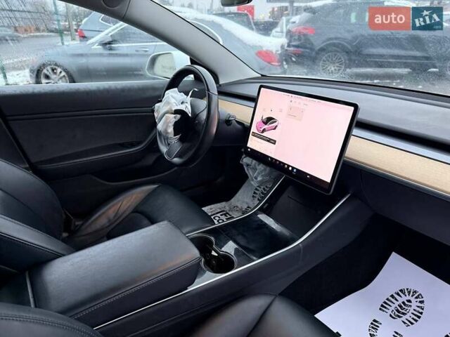 Білий Тесла Модель 3, об'ємом двигуна 0 л та пробігом 123 тис. км за 12800 $, фото 19 на Automoto.ua