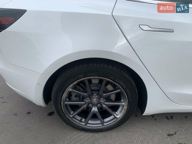 Тесла Модель 3 2018 у Києві на Automoto.ua Білий Тесла Модель 3, об'ємом двигуна 0 л та пробігом 65 тис. км за 15300 $, фото 7 на Automoto.ua