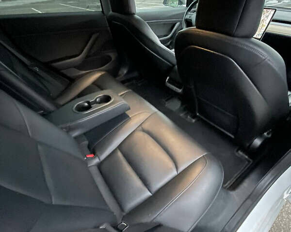 Белый Тесла Модель 3, объемом двигателя 0 л и пробегом 196 тыс. км за 15500 $, фото 11 на Automoto.ua