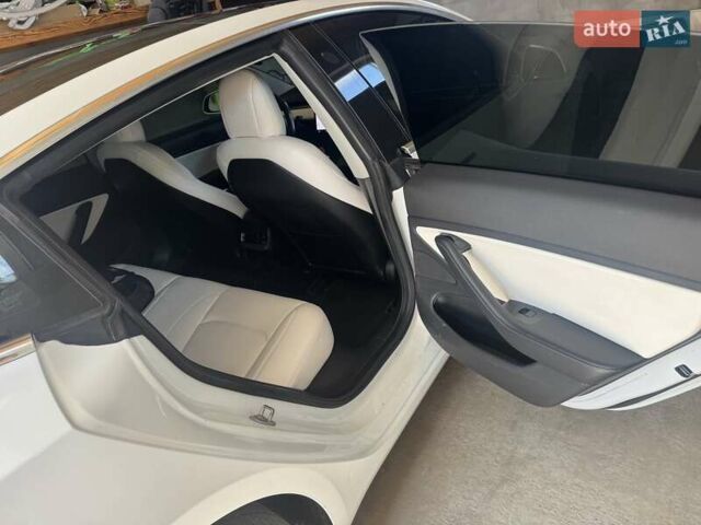 Белый Тесла Модель 3, объемом двигателя 0 л и пробегом 190 тыс. км за 16500 $, фото 5 на Automoto.ua