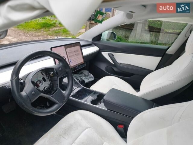 Белый Тесла Модель 3, объемом двигателя 0 л и пробегом 77 тыс. км за 11300 $, фото 7 на Automoto.ua