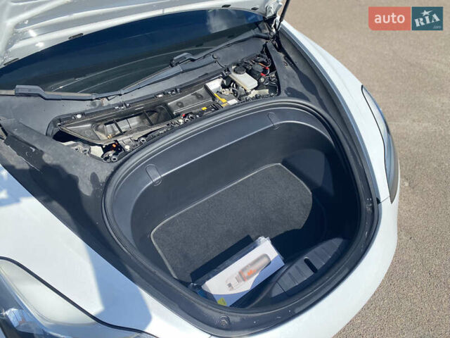 Белый Тесла Модель 3, объемом двигателя 0 л и пробегом 112 тыс. км за 18800 $, фото 14 на Automoto.ua