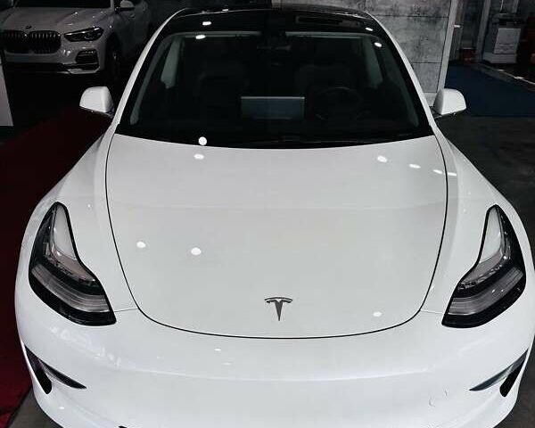 Тесла Модель 3 2018 у Одесі на Automoto.ua Білий Тесла Модель 3, об'ємом двигуна 0 л та пробігом 67 тис. км за 21500 $, фото 3 на Automoto.ua