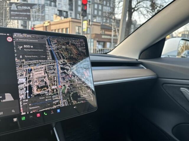 Білий Тесла Модель 3, об'ємом двигуна 0 л та пробігом 98 тис. км за 16900 $, фото 5 на Automoto.ua