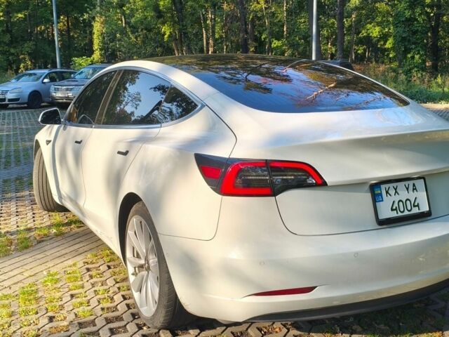 Белый Тесла Модель 3, объемом двигателя 0 л и пробегом 220 тыс. км за 16000 $, фото 3 на Automoto.ua