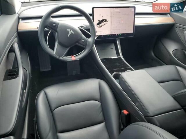 Білий Тесла Модель 3, об'ємом двигуна 0 л та пробігом 41 тис. км за 6000 $, фото 7 на Automoto.ua