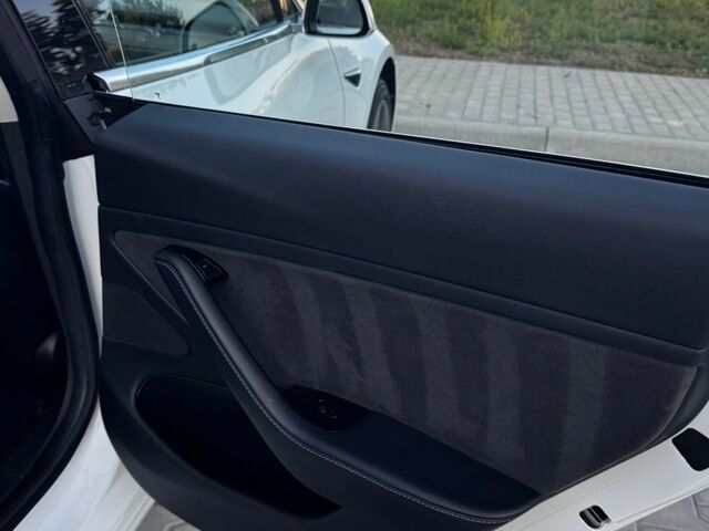Білий Тесла Модель 3, об'ємом двигуна 0 л та пробігом 224 тис. км за 14700 $, фото 21 на Automoto.ua