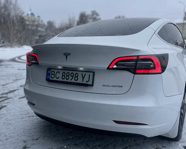 Белый Тесла Модель 3, объемом двигателя 0 л и пробегом 105 тыс. км за 18500 $, фото 10 на Automoto.ua