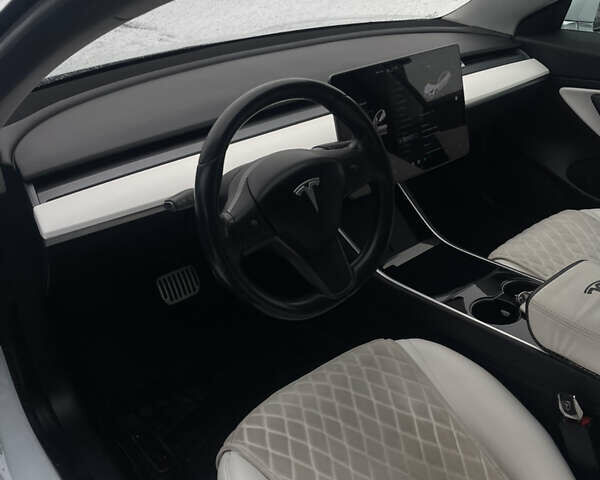 Белый Тесла Модель 3, объемом двигателя 0 л и пробегом 105 тыс. км за 18500 $, фото 16 на Automoto.ua