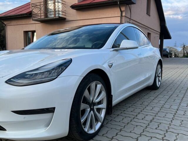 Белый Тесла Модель 3, объемом двигателя 0 л и пробегом 80 тыс. км за 19350 $, фото 8 на Automoto.ua