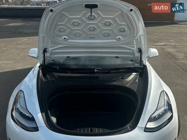 Білий Тесла Модель 3, об'ємом двигуна 0 л та пробігом 146 тис. км за 17200 $, фото 10 на Automoto.ua