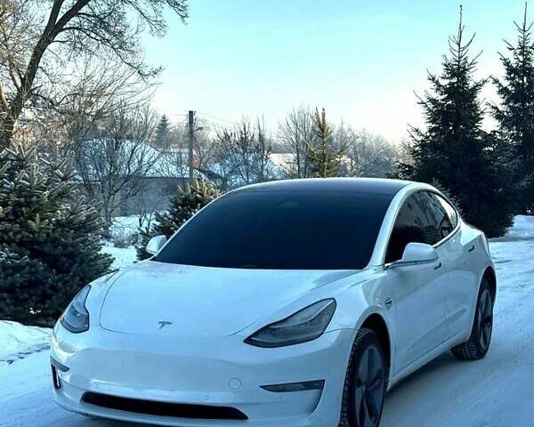 Білий Тесла Модель 3, об'ємом двигуна 0 л та пробігом 101 тис. км за 15700 $, фото 1 на Automoto.ua