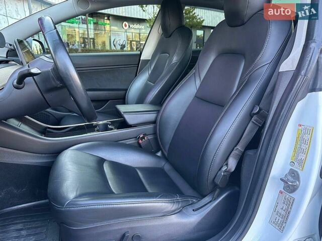 Белый Тесла Модель 3, объемом двигателя 0 л и пробегом 153 тыс. км за 16490 $, фото 9 на Automoto.ua