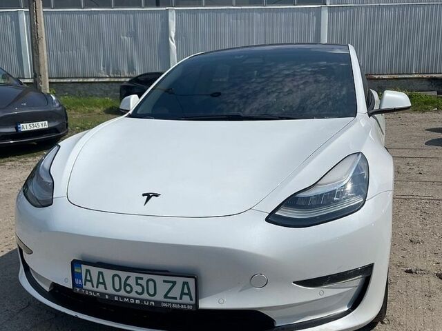Білий Тесла Модель 3, об'ємом двигуна 0 л та пробігом 141 тис. км за 16890 $, фото 11 на Automoto.ua