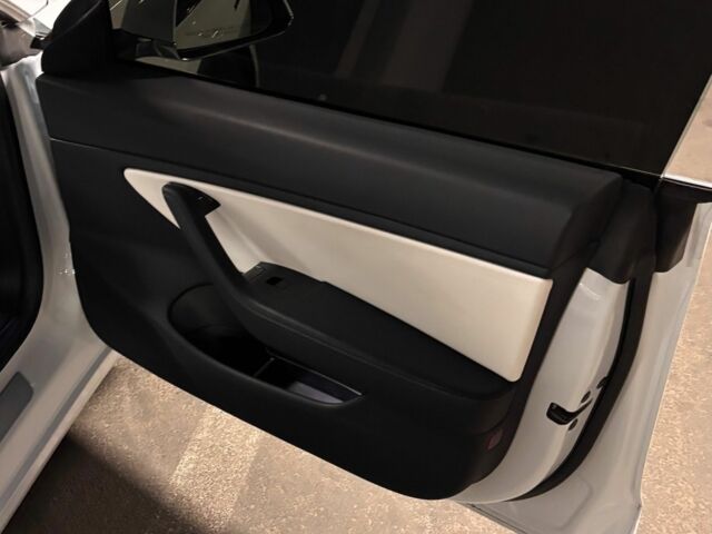 Білий Тесла Модель 3, об'ємом двигуна 0 л та пробігом 73 тис. км за 18000 $, фото 5 на Automoto.ua