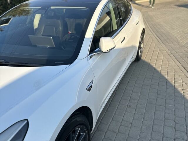 Білий Тесла Модель 3, об'ємом двигуна 0 л та пробігом 98 тис. км за 16900 $, фото 3 на Automoto.ua