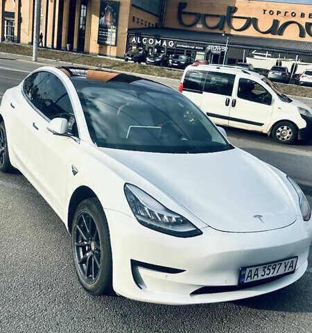 Белый Тесла Модель 3, объемом двигателя 0 л и пробегом 140 тыс. км за 16600 $, фото 4 на Automoto.ua