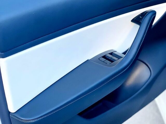 Білий Тесла Модель 3, об'ємом двигуна 0 л та пробігом 107 тис. км за 18000 $, фото 6 на Automoto.ua