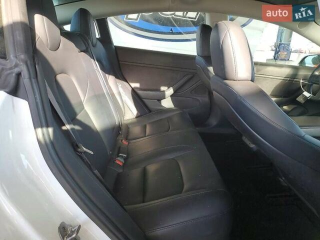 Білий Тесла Модель 3, об'ємом двигуна 0 л та пробігом 70 тис. км за 5000 $, фото 9 на Automoto.ua