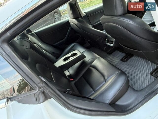 Белый Тесла Модель 3, объемом двигателя 0 л и пробегом 186 тыс. км за 13900 $, фото 31 на Automoto.ua