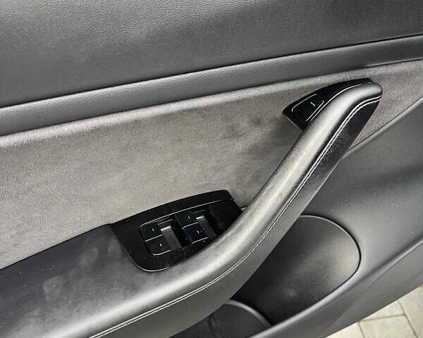 Белый Тесла Модель 3, объемом двигателя 0 л и пробегом 151 тыс. км за 17300 $, фото 10 на Automoto.ua