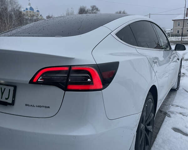 Белый Тесла Модель 3, объемом двигателя 0 л и пробегом 105 тыс. км за 18500 $, фото 11 на Automoto.ua