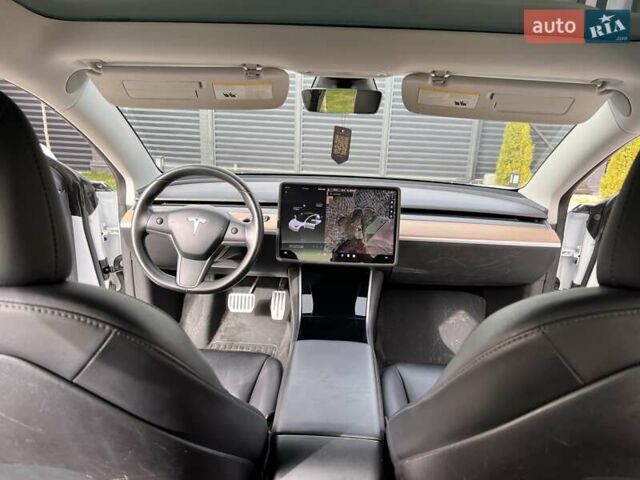 Белый Тесла Модель 3, объемом двигателя 0 л и пробегом 132 тыс. км за 20100 $, фото 20 на Automoto.ua