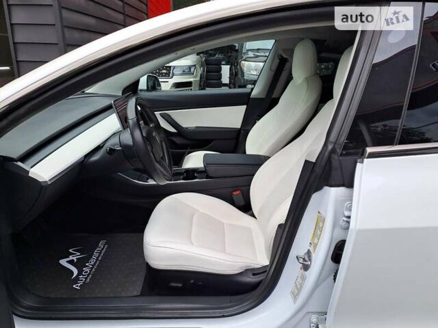 Белый Тесла Модель 3, объемом двигателя 0 л и пробегом 75 тыс. км за 16900 $, фото 9 на Automoto.ua