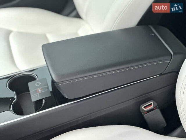 Білий Тесла Модель 3, об'ємом двигуна 0 л та пробігом 118 тис. км за 14999 $, фото 64 на Automoto.ua