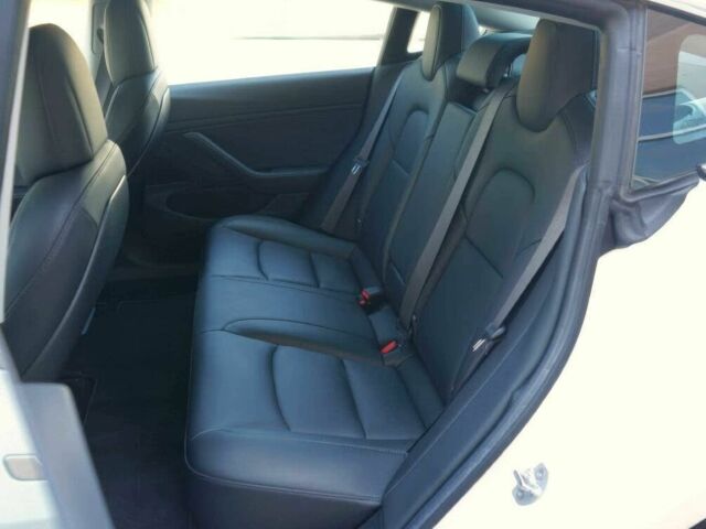 Тесла Модель 3 2018 в Киеве на Automoto.ua Белый Тесла Модель 3, объемом двигателя 0 л и пробегом 43 тыс. км за 7500 $, фото 9 на Automoto.ua