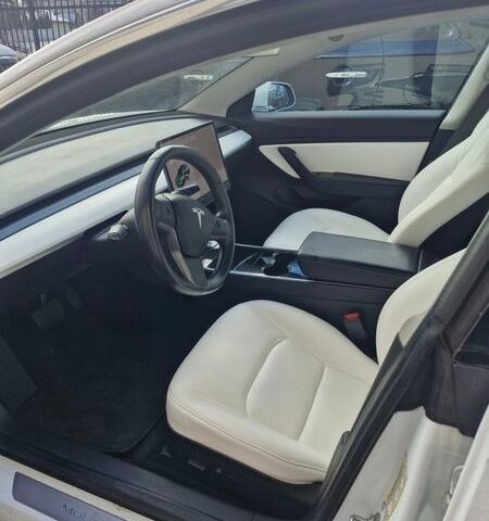 Белый Тесла Модель 3, объемом двигателя 0 л и пробегом 74 тыс. км за 19000 $, фото 4 на Automoto.ua