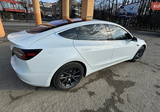 Білий Тесла Модель 3, об'ємом двигуна 0 л та пробігом 136 тис. км за 15950 $, фото 7 на Automoto.ua
