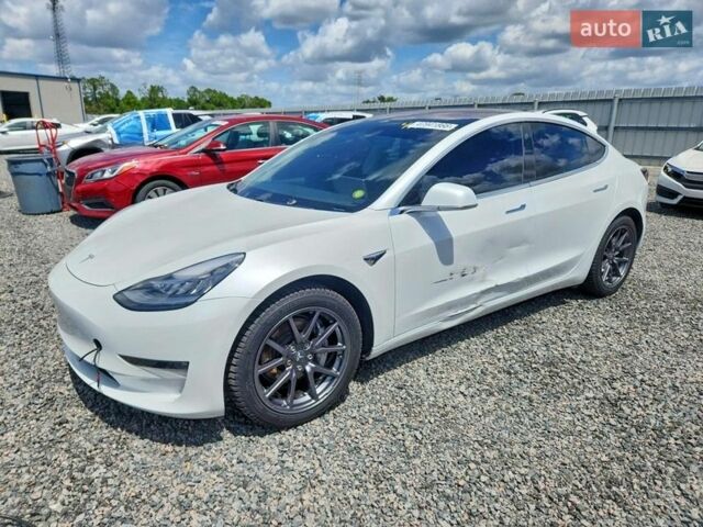 Белый Тесла Модель 3, объемом двигателя 0 л и пробегом 104 тыс. км за 3000 $, фото 1 на Automoto.ua