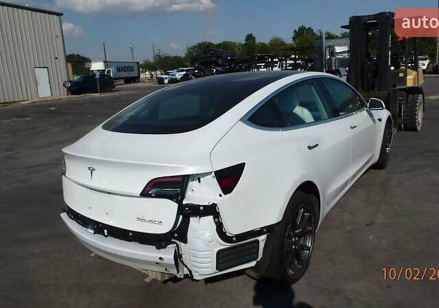 Белый Тесла Модель 3, объемом двигателя 0 л и пробегом 74 тыс. км за 15600 $, фото 9 на Automoto.ua