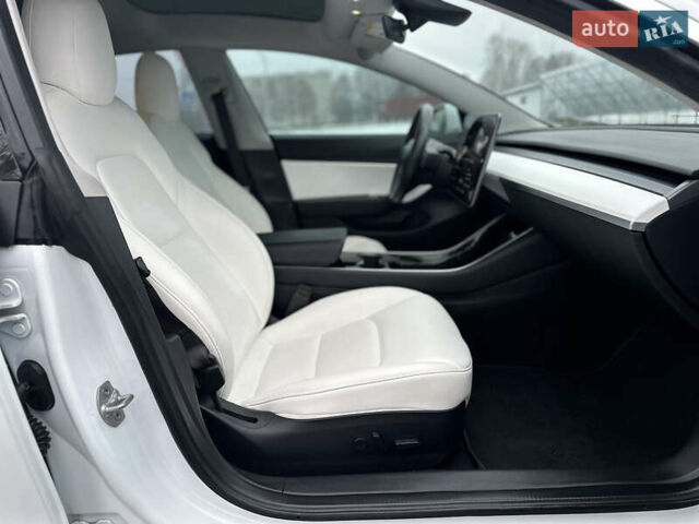 Білий Тесла Модель 3, об'ємом двигуна 0 л та пробігом 118 тис. км за 14999 $, фото 108 на Automoto.ua