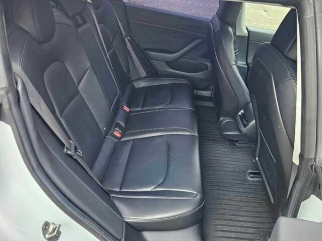 Белый Тесла Модель 3, объемом двигателя 0 л и пробегом 77 тыс. км за 11900 $, фото 4 на Automoto.ua