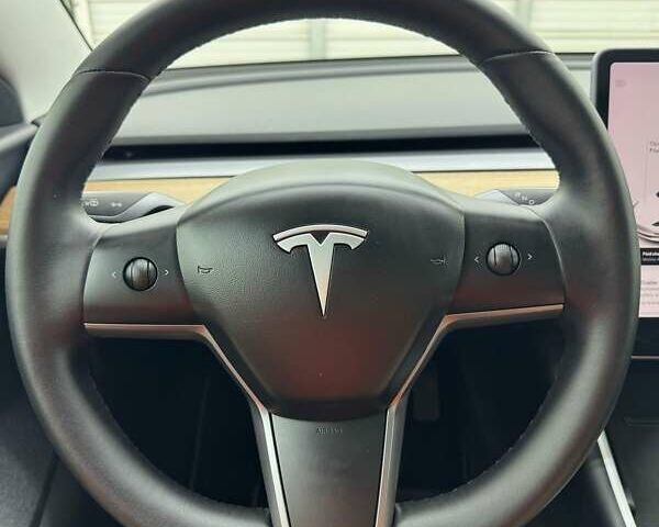 Тесла Модель 3 2018 у Одесі на Automoto.ua Білий Тесла Модель 3, об'ємом двигуна 0 л та пробігом 67 тис. км за 21500 $, фото 4 на Automoto.ua