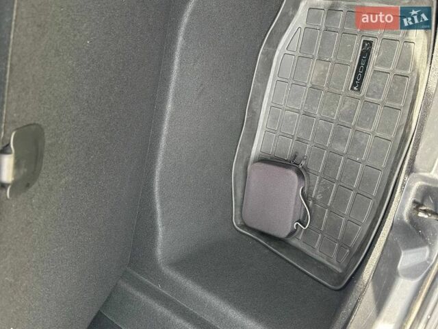 Білий Тесла Модель 3, об'ємом двигуна 0 л та пробігом 67 тис. км за 18500 $, фото 10 на Automoto.ua