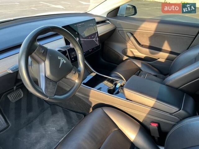 Білий Тесла Модель 3, об'ємом двигуна 0 л та пробігом 95 тис. км за 17200 $, фото 5 на Automoto.ua