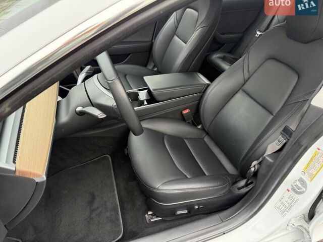 Білий Тесла Модель 3, об'ємом двигуна 0 л та пробігом 93 тис. км за 15800 $, фото 12 на Automoto.ua