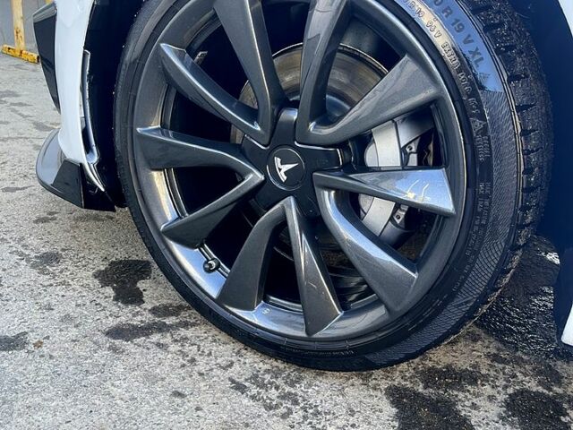 Белый Тесла Модель 3, объемом двигателя 0 л и пробегом 165 тыс. км за 17000 $, фото 8 на Automoto.ua