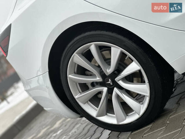 Білий Тесла Модель 3, об'ємом двигуна 0 л та пробігом 118 тис. км за 14999 $, фото 54 на Automoto.ua