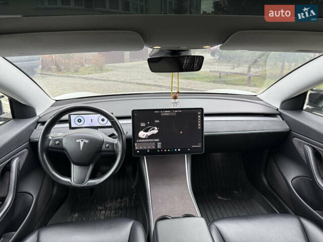 Белый Тесла Модель 3, объемом двигателя 0 л и пробегом 198 тыс. км за 14900 $, фото 12 на Automoto.ua